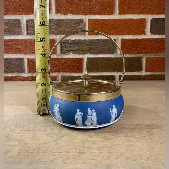 Wedgwood Etruria Blue Jasperware Butter/Sugar Sacrifice Figures (c.1910s) - Picture 5 of 16